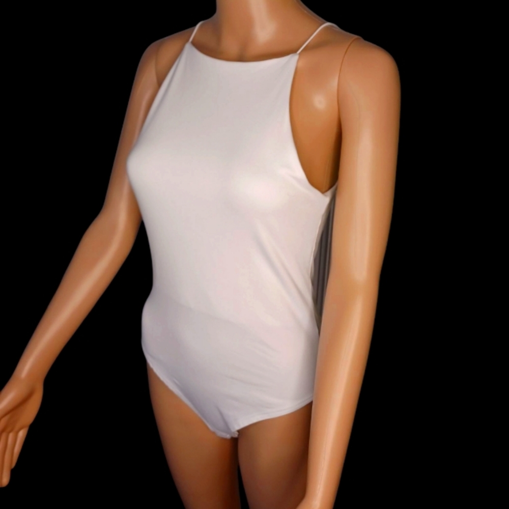 GAZE Halter White Sleeveless Bodysuit